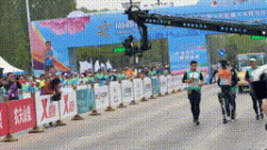 不用开户的炒股软件 冲线！“天工”夺得全球首个人形机器人半马冠军